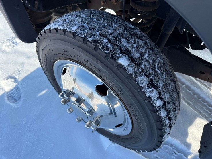 2012-ford-f550-image-24