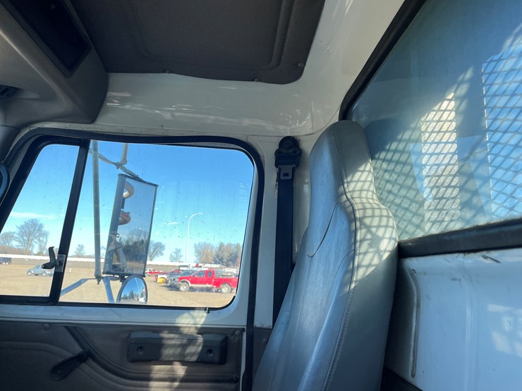 international-4700-image-24