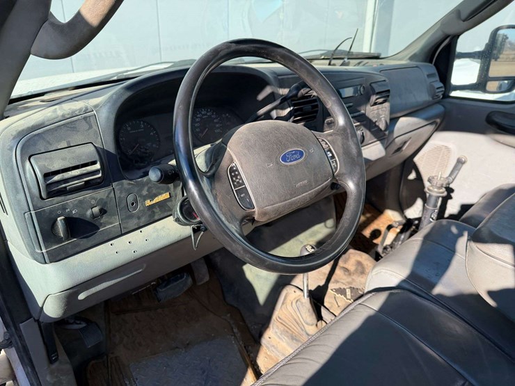 2006-ford-f550-image-31