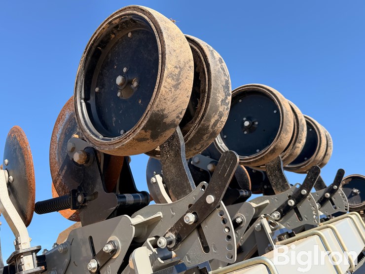 hiniker-12r-row-crop-cultivator-image-17