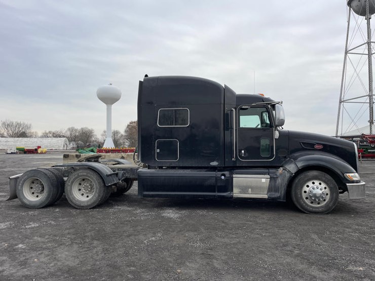peterbilt-386-image-24