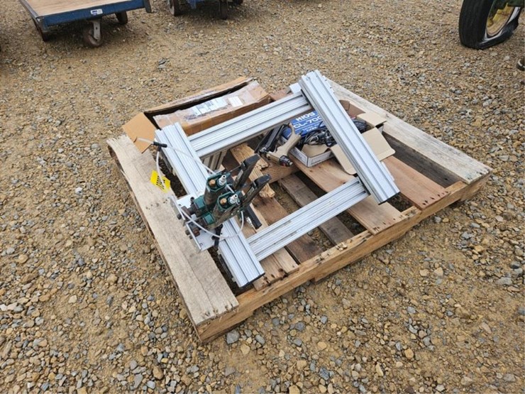 #3992-•-pallet-of-pneumatic-staplers-and-nailers-image-1