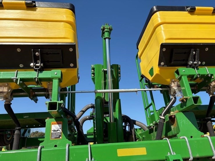 2023-john-deere-1745-image-26