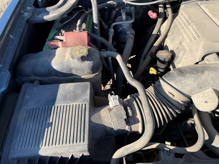 #1127-•-2013-chevrolet-silverado-pickup-truck-(has-mn-title)-image-25