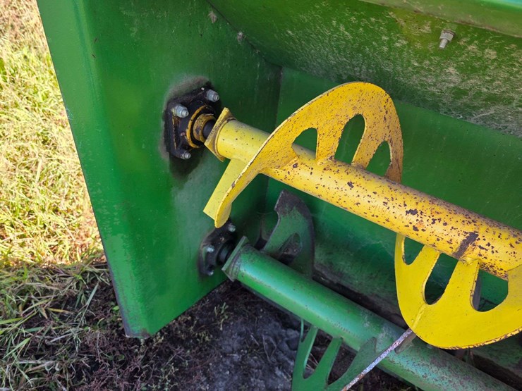 john-deere-686-image-12