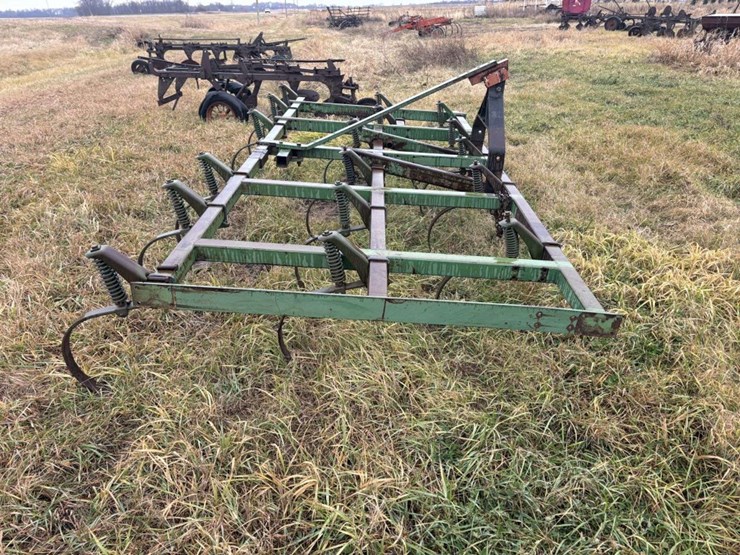 john-deere-field-cultivator,-14’,-(17-shanks),-mounted-image-10