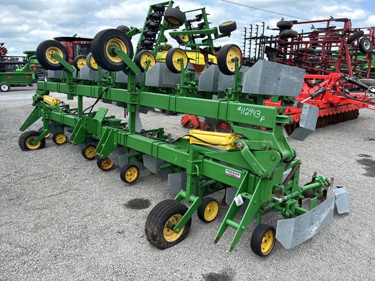 john-deere-845-image-1