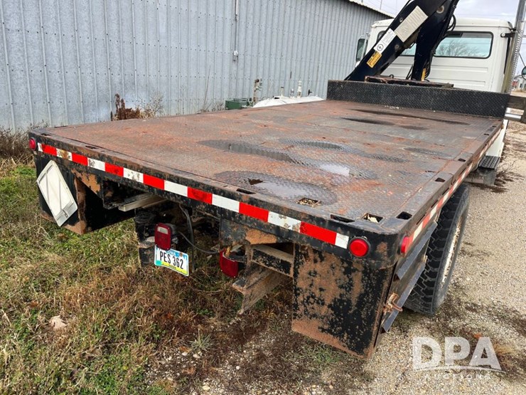 1999-freightliner-fl70-image-31