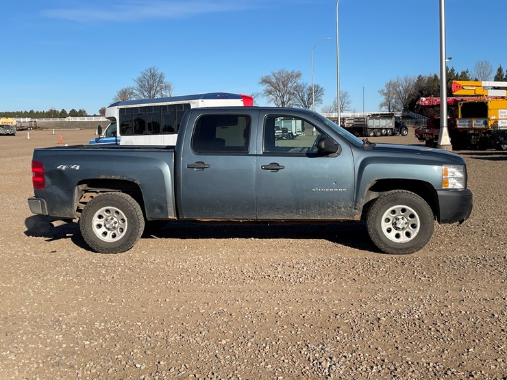 #1127-•-2013-chevrolet-silverado-pickup-truck-(has-mn-title)-image-6