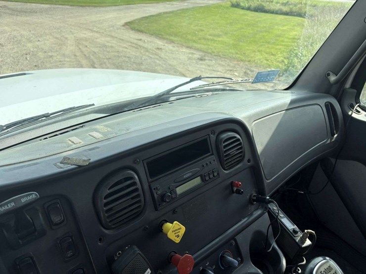 2004-freightliner-m2-business-class-semi-tractor,-day-cab,-mercedes-460,-10-speed,-jake-brake,-lopro-image-25