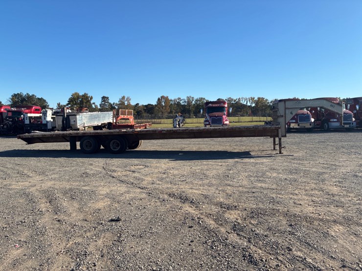 2007-delta-gooseneck-trailer-image-4