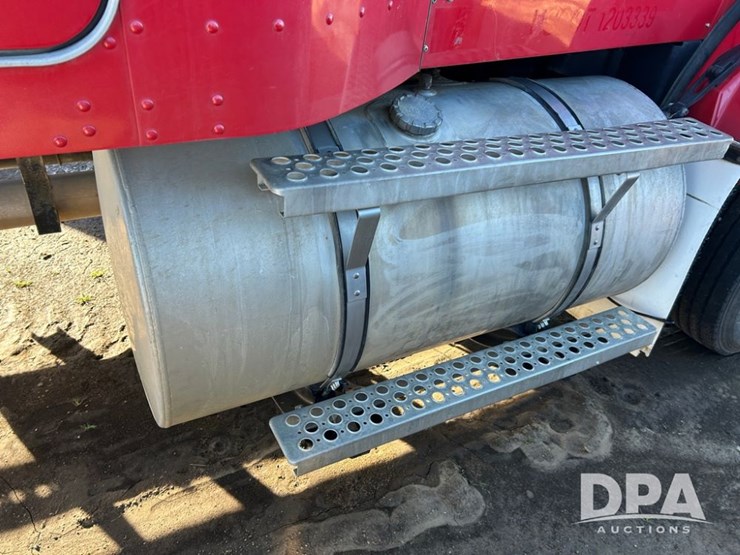 2009-kenworth-t800-image-10