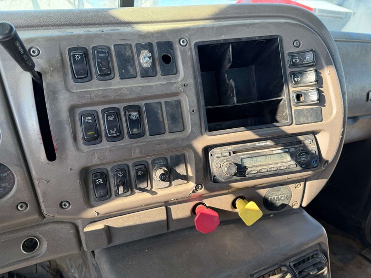 2006-mack-chn613-image-31