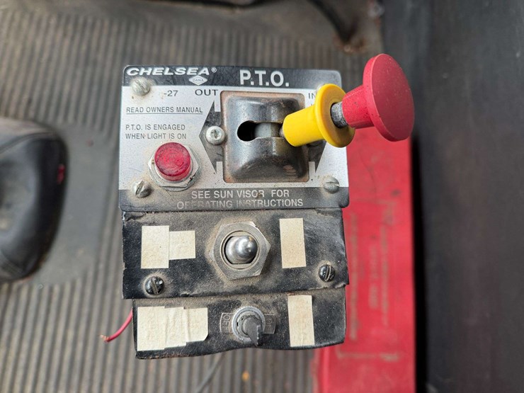 2006-freightliner-columbia-grain-truck,-549,000-miles,-8-year-old-box,-eaton-speed-shift-10-speed-tr-image-52