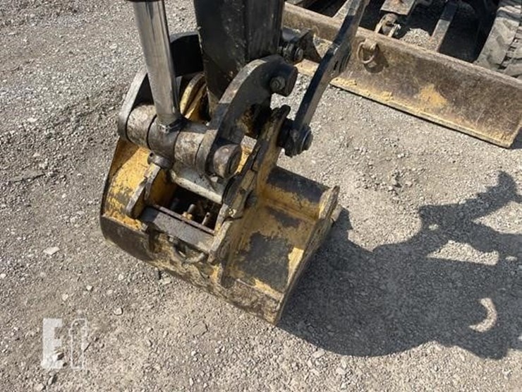 2012-deere-35d-image-6