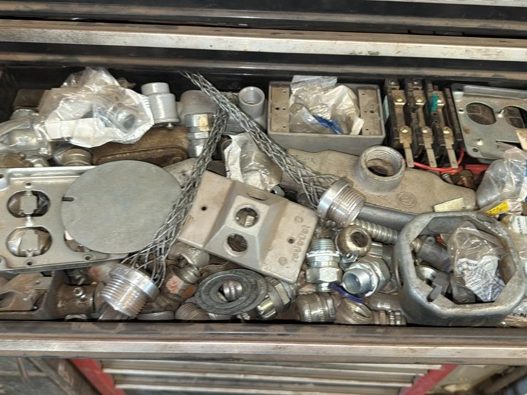 #174-•-craftsman-toolbox-and-contents*-image-8