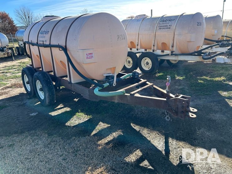 liquid-nurse-trailer-(cp1345,-tank-2133)-image-1