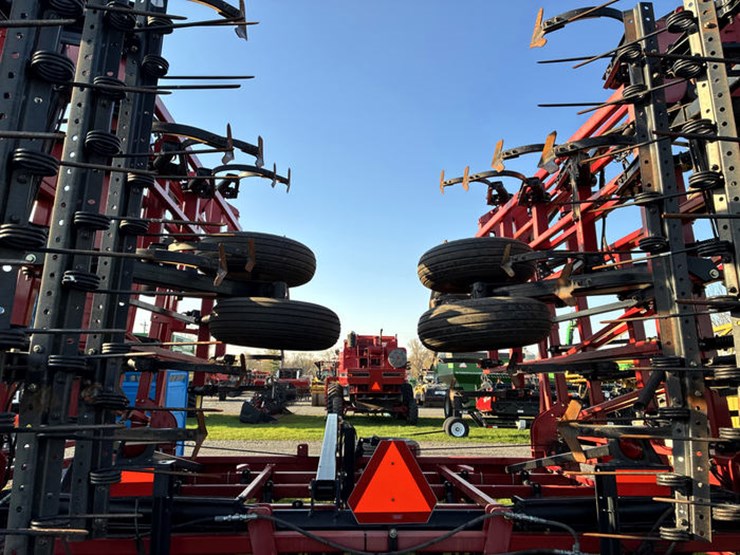 case-ih-200-image-33