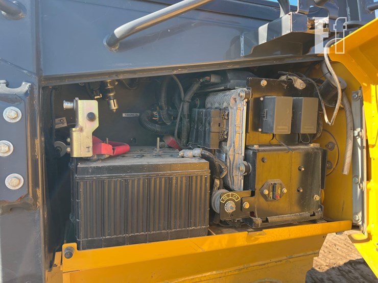 2013-deere-650k-lgp-image-31