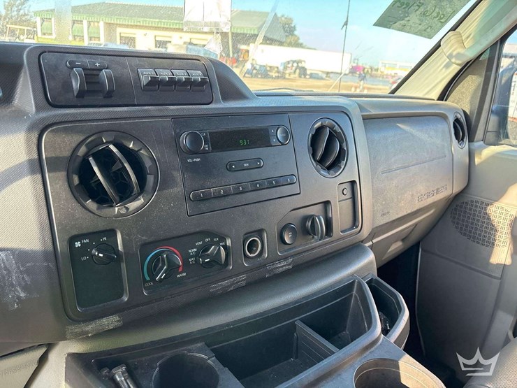 2011-ford-cargo-image-14