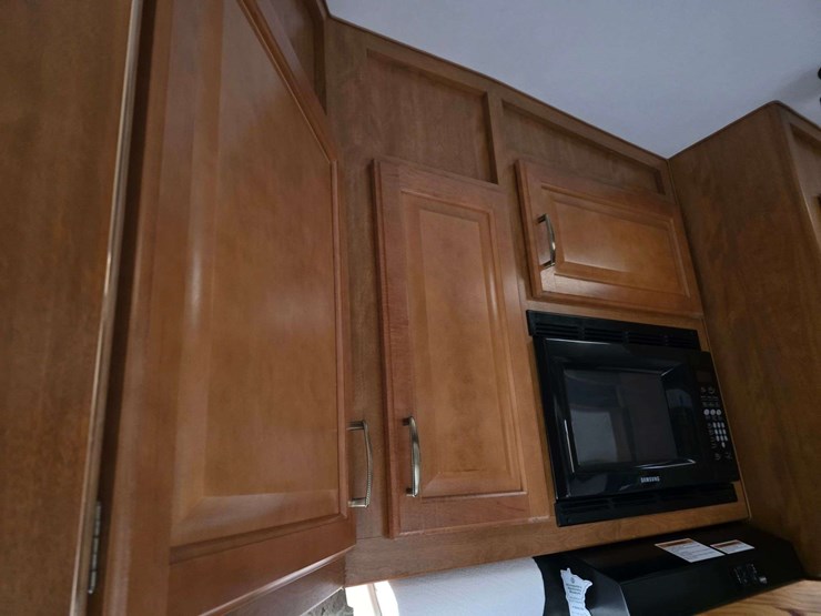 2004-prowler-fleetwood-5th-wheel-rv,-model-255-bhs,-12’-slide-out,-newer-19’-awning,-1-queen-front-b-image-43