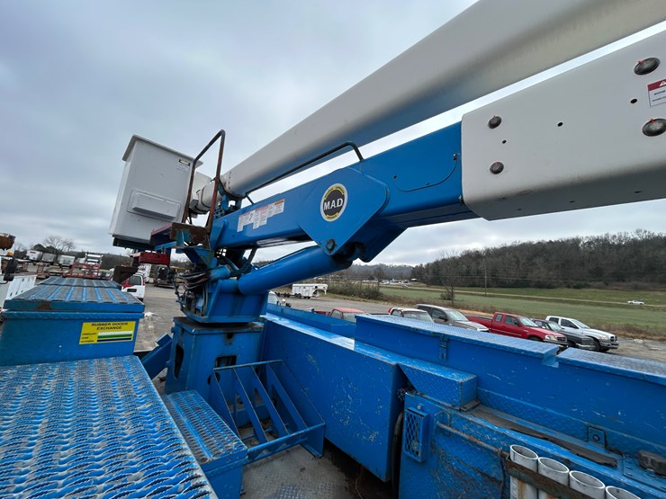 2010-international-7400-image-13