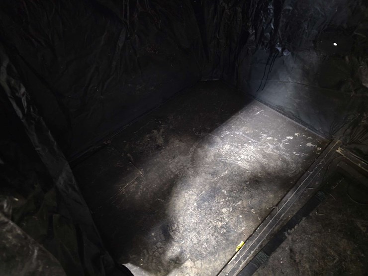 like-a-mankato-portable-fish-house,-4’-x-6’,-1-fishing-and-1-spear-hole-with-furnace-vent-image-12