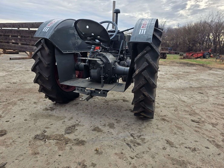 1938-case-cc-narrow-front-tractor,-new-12.4/11-36-rears,-pto,-crank-start,-sn:-4200966,-rebuilt-fro-image-11
