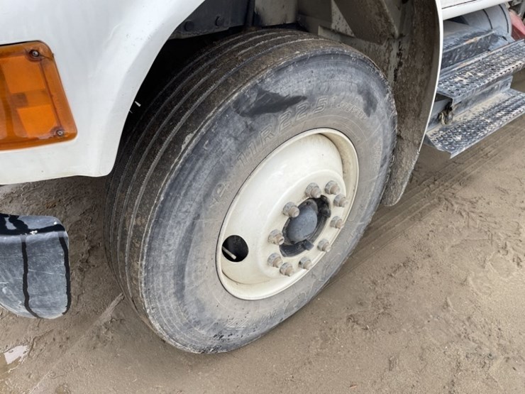 international-4900-image-9