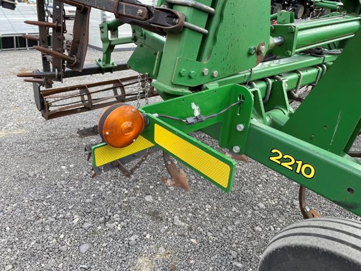 john-deere-2210-image-19