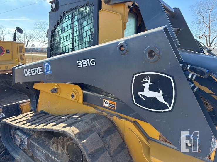 2021-deere-331g-image-19