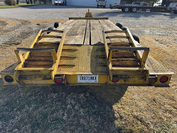 tri-axle-equipment-trailer-image-3