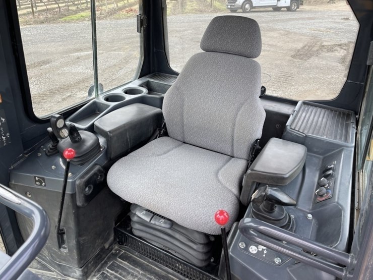 deere-650k-xlt-image-25