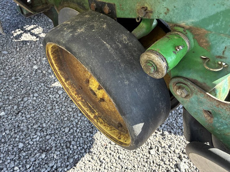 john-deere-7000-image-46