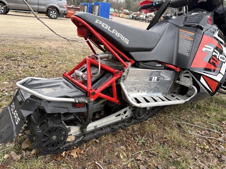 polaris-rush-pro-r-600-snowmobile-image-7