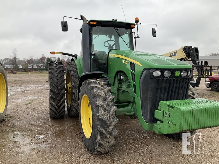 john-deere-8230-image-2