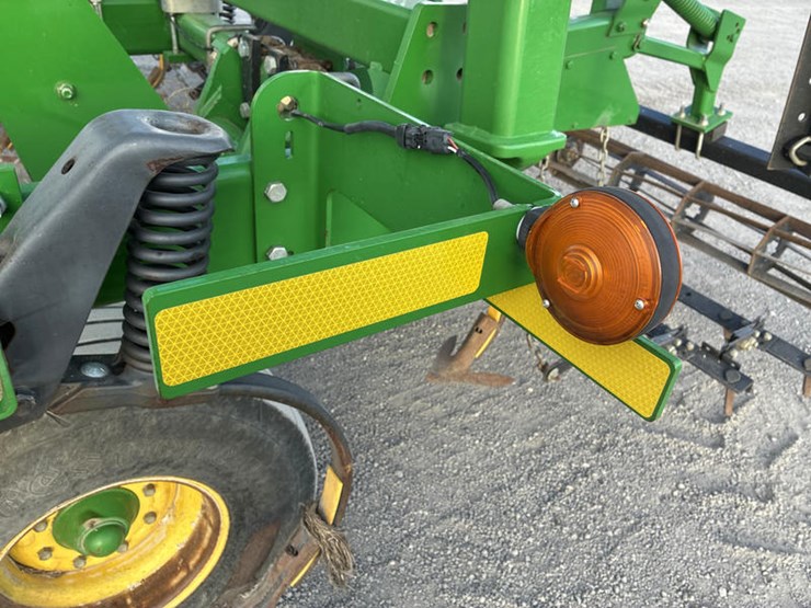 john-deere-2210-image-31