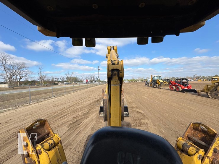 2004-caterpillar-416d-image-35