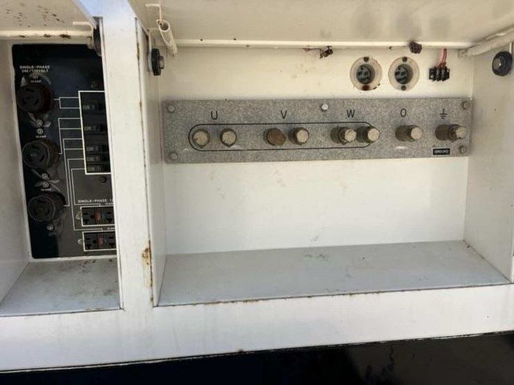 whisperwatt-220-diesel-powered-generator-image-11