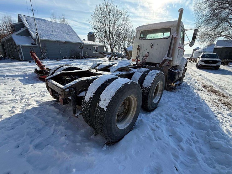 1996-international-8100-image-10