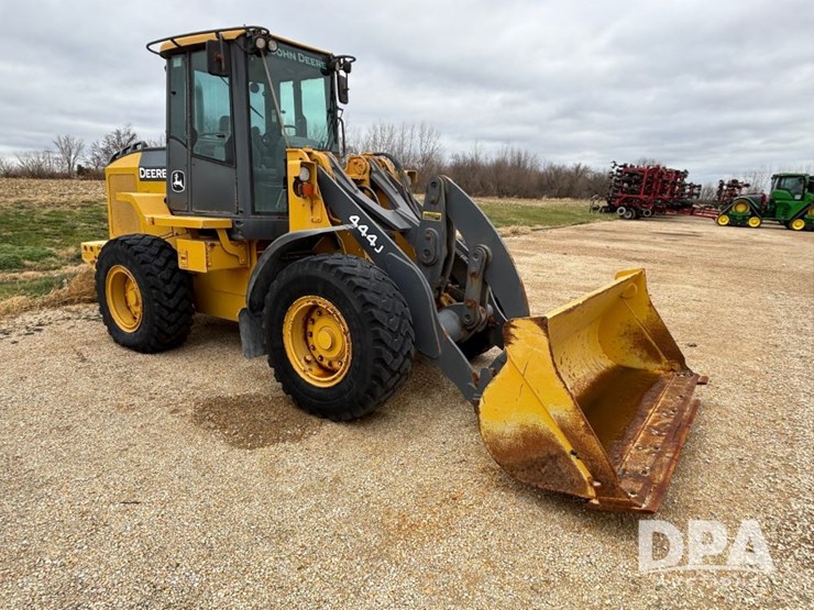 2007-deere-444j-image-1