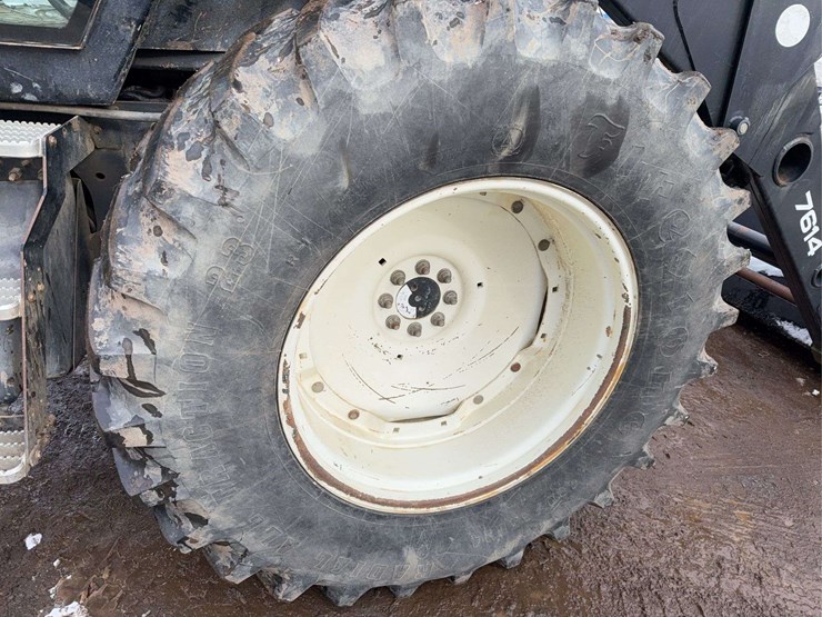 new-holland-tv145-image-12