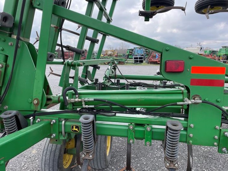 john-deere-2210-image-32