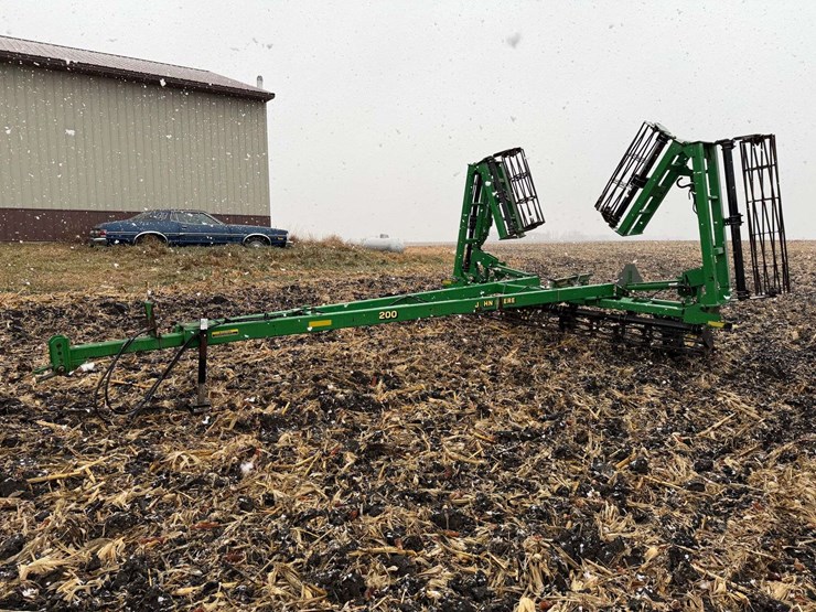 john-deere-200-image-1