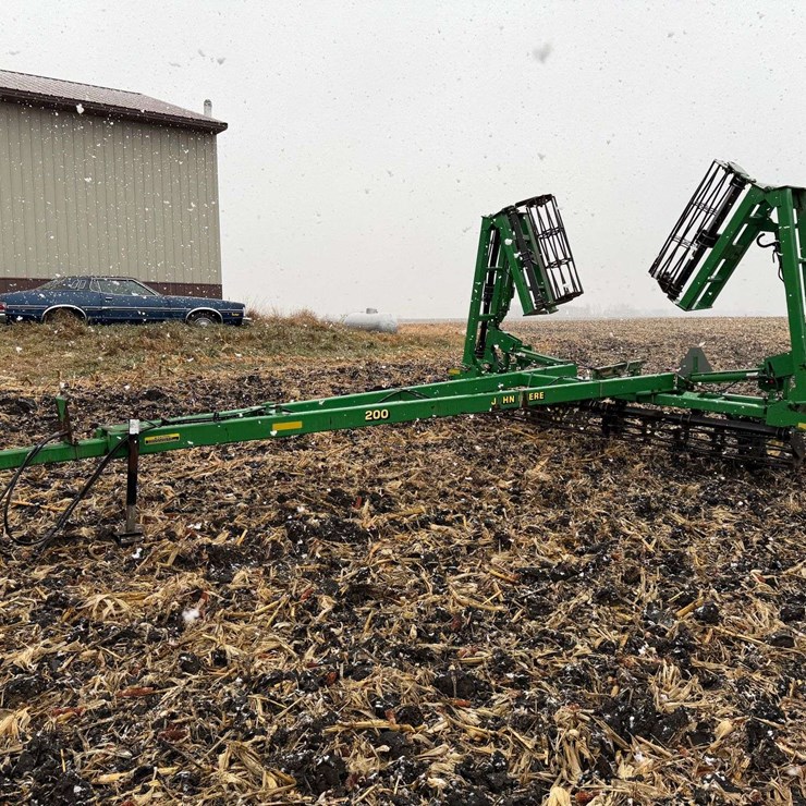 JOHN DEERE 200