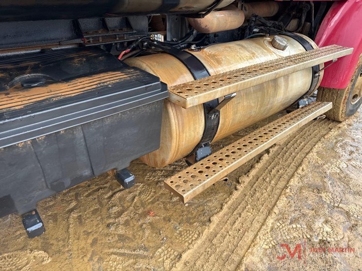 2007-sterling-water-truck-image-16