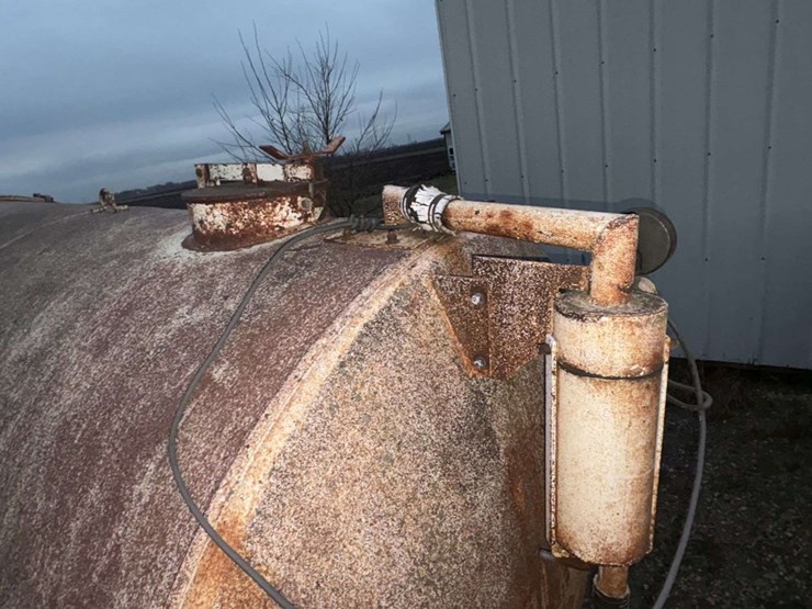 liquid-manure-vacuum-tank,-540-pto,-approx-1500-gal-image-8