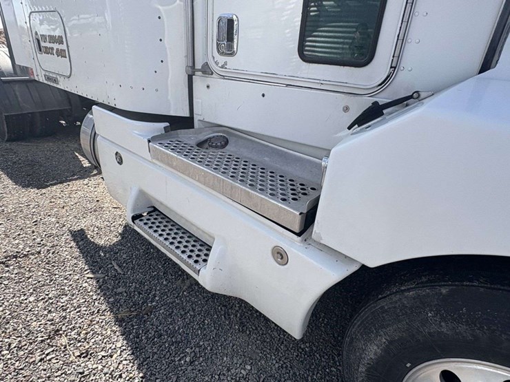 2007-kenworth-t600-image-19