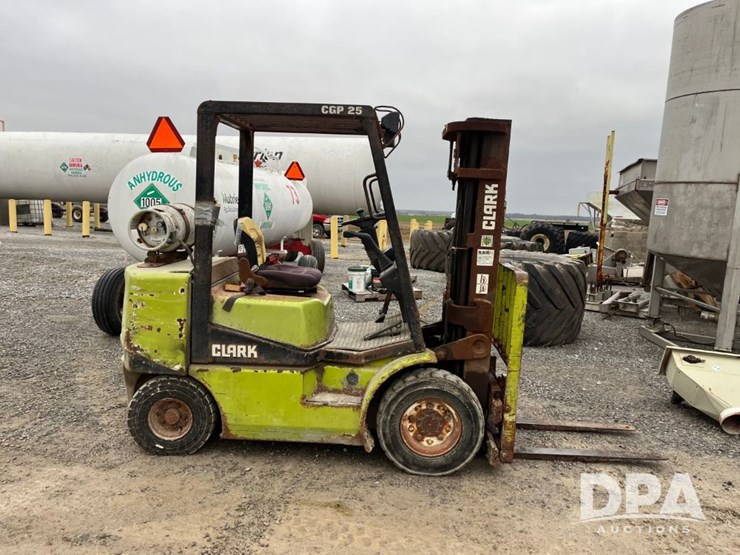 clark-cg25-forklift-(jn3492,-unit-76504)-image-4