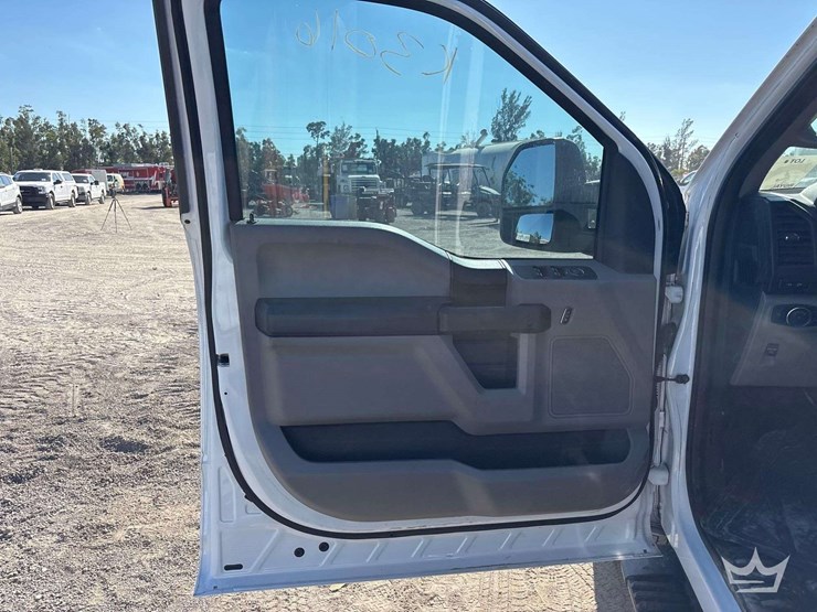 2018-ford-f-150-4x4-crew-cab-pickup-truck-image-10